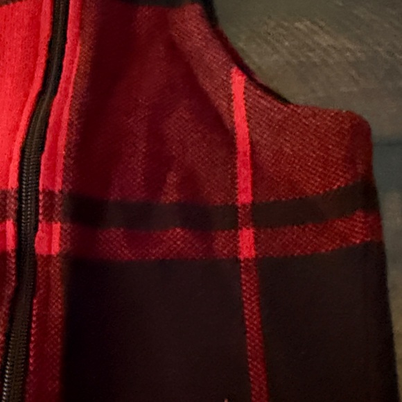 CHAPS Red and Black Plaid Vest Small - Picture 4 of 4